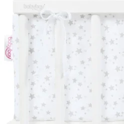 Babybay Protetor de Grades Piqué para Maxi, Boxspring, Comfort e Comfort Plus - branco c/ estrelas cinza claro