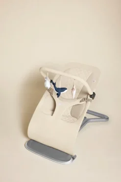 Ergobaby Barra de Brinquedos para Espreguiçadeira Evolve - Maravilhas do Mar Creme