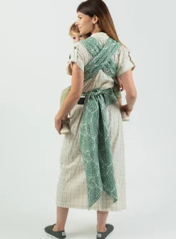 Isara Quick Half Buckle Mochila Portabebé - Majestic Green Forest