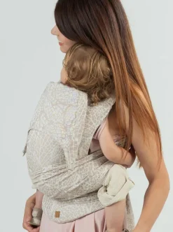 Isara Quick Half Buckle Mochila Portabebé - Majestic Ivory Forest