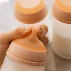 Suavinex Biberão Anticólicas Zero.Zero 120 ml - Fluxo Adaptável - Tom Muito Claro